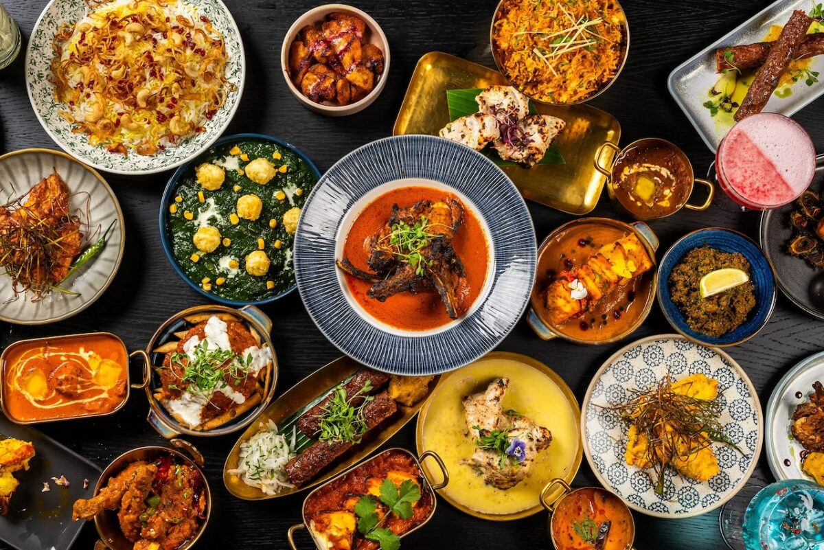 From their Sunday Feasts to Bottomless cocktail menus, Dakwala's curry is off the charts!