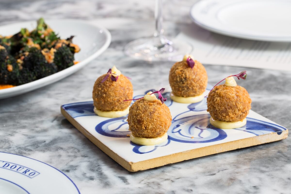 Bar Douro: Croquetes de alheira (Portugese sausage croquettes)