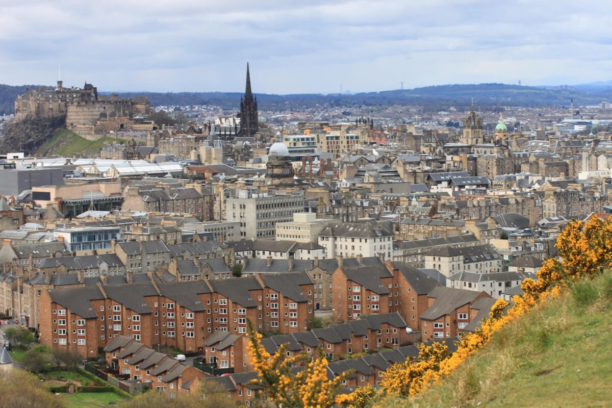 Explore everything that the city has to offer - right on the doorstep including Edinburgh Castle and the infamous Princes Street