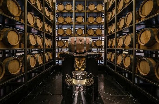 Luxebible Reviews The Manhattan Bar at the Regent Hotel, Singapore