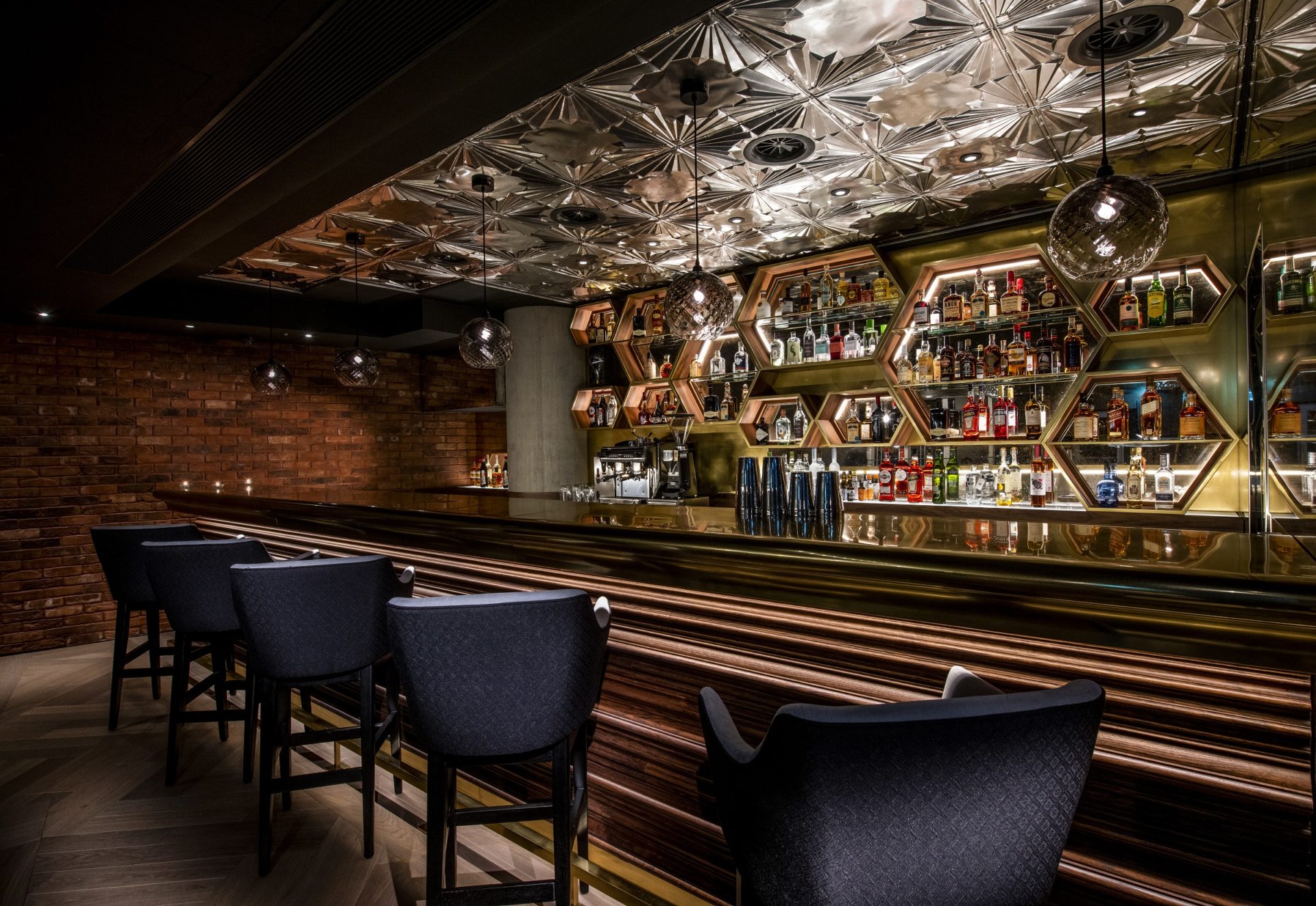 Luxe Bible Loves The Curio Collection Lincoln Plaza London: Jack Speak Bar