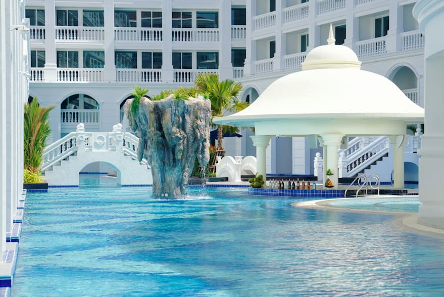 Thai Luxury - The Brand New Movenpick Myth Hotel Patong: Azure Pool Bar