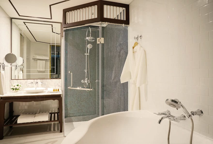 Thai Luxury - The Brand New Movenpick Myth Hotel Patong: Bathroom, Deluxe King Room