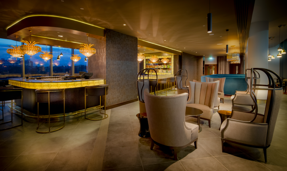 Celebrate Summer at Hilton Bournemouth: LEVEL 8IGHT SKY BAR