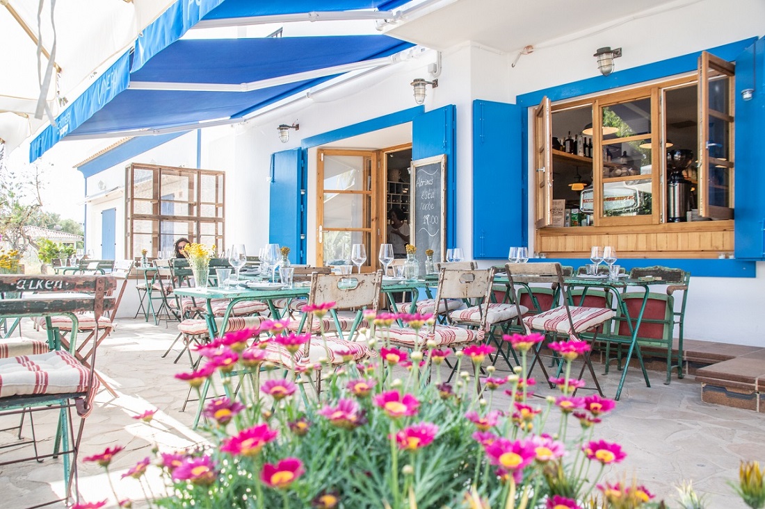 Bottega il Buco: Warming Ibiza up for Winter - The stunning outdoor al fresco terrace a stone's throw from Santa Gertrudis Square