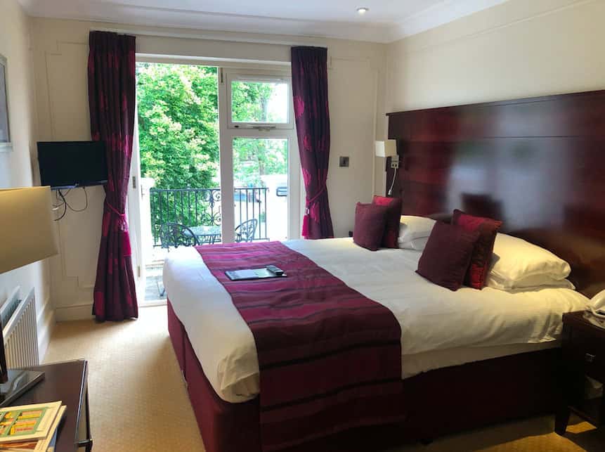 Fine Dining & Fancy Leisure Facilities at Phyllis Court, Henley on Thames: Rooms with Balcony 