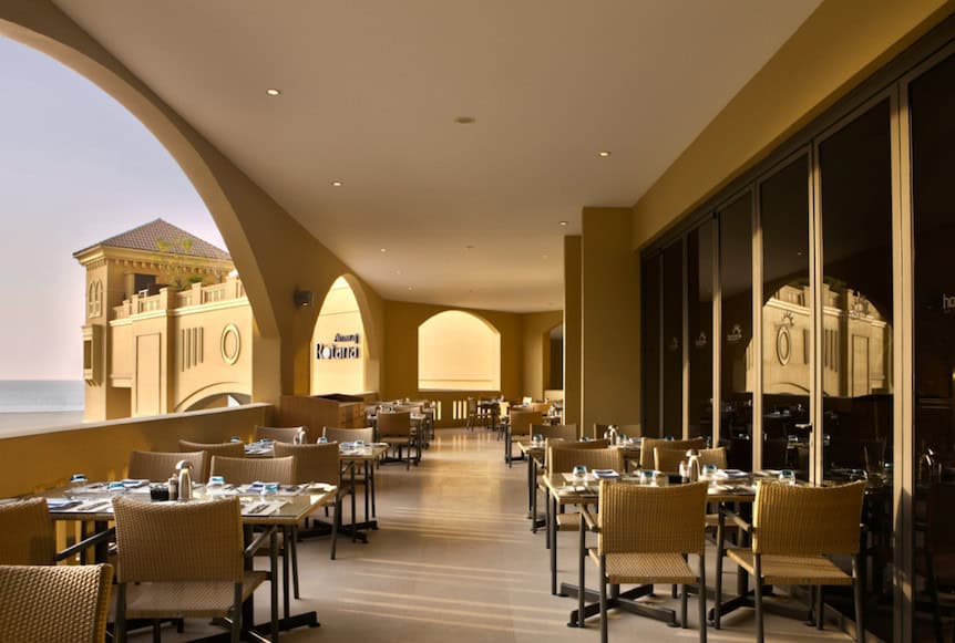 Five Star Luxury - The Amwaj Rotana JBR, Dubai: The outdoor terrace at main restaurant Horizon
