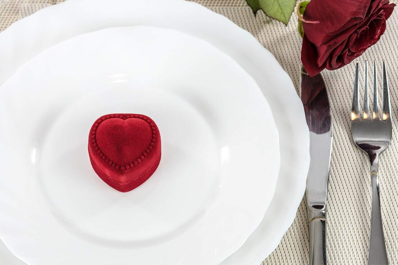 A rose and a pristine white table cloth will work wonders say Polo & Tweed Image by Photo Mix from Pixabay
