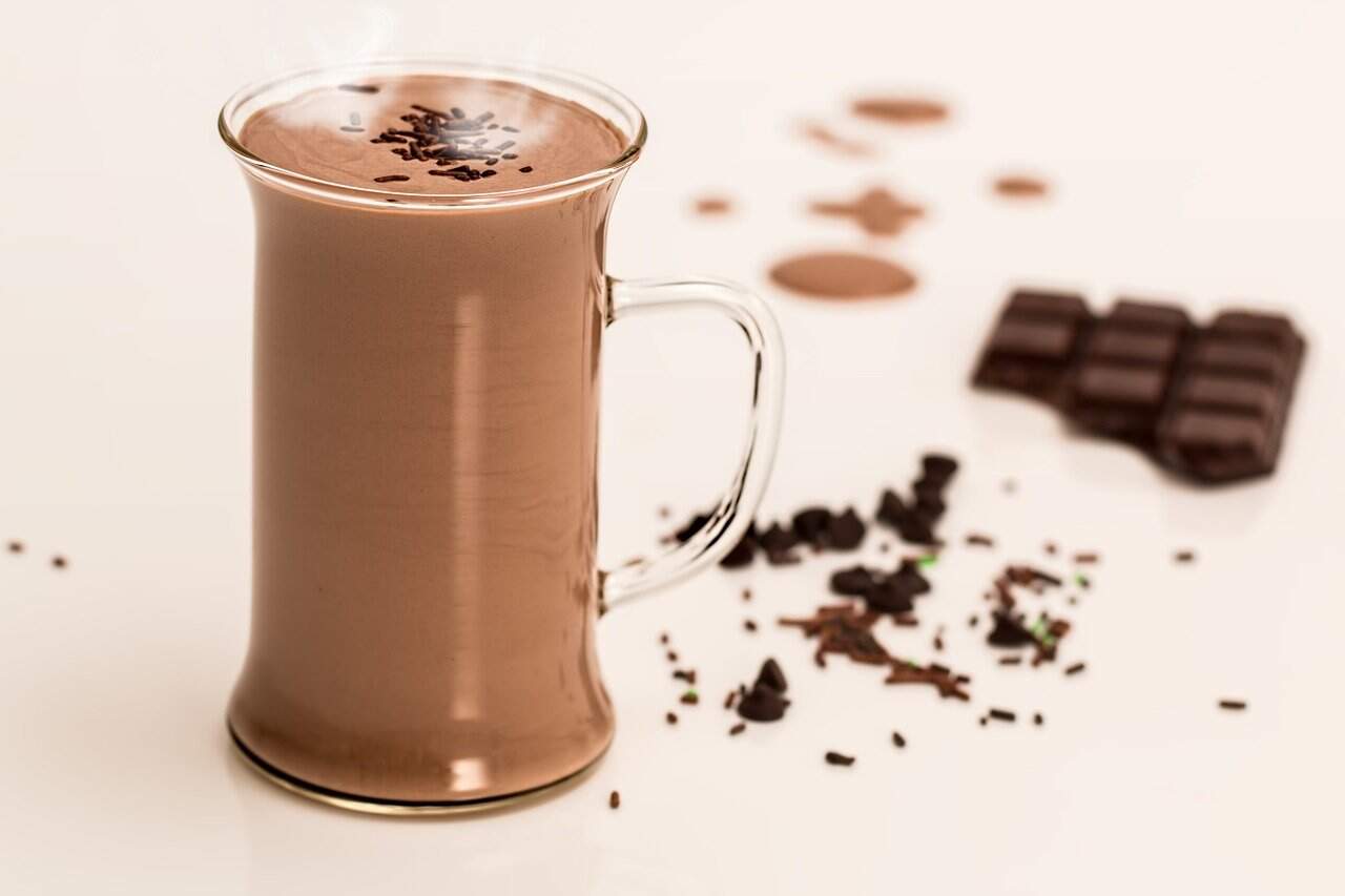 Cheers! Aidy & Helena's Easter Drinks Guide  - You can't go wrong with a creamy chocolate liqueur! (Photo Credit Steve Buissinne Pixabay)