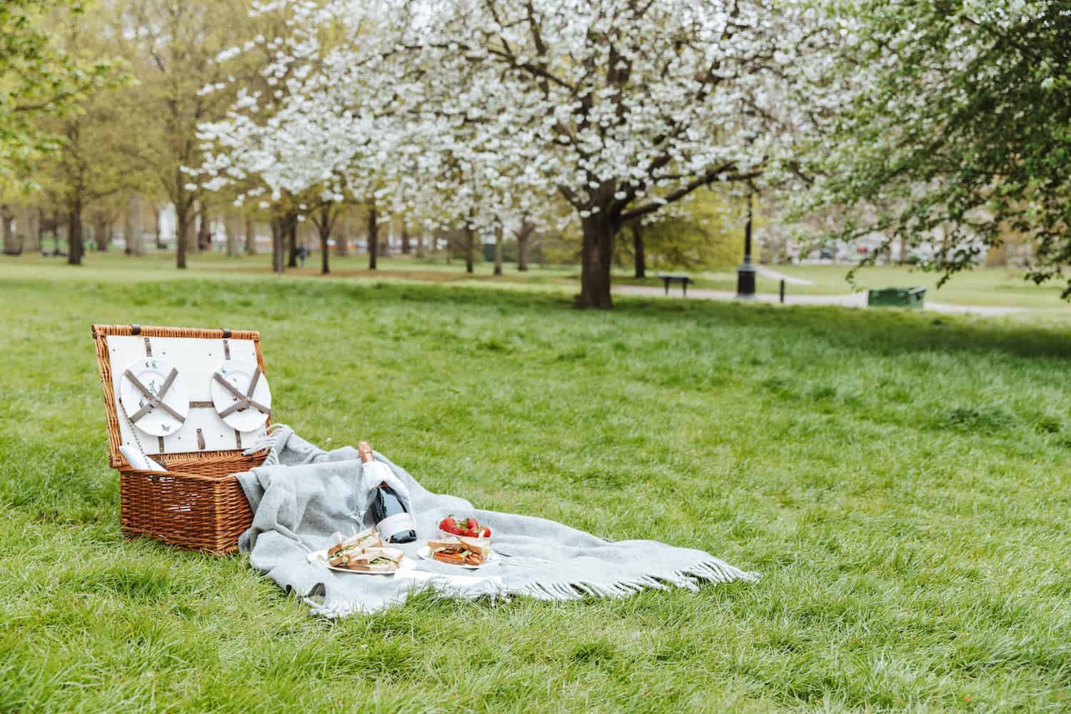 Perfect for National Picnic Week, grab your gourmet hamper form The Athenaeum for just £45 for lunch or afternoon tea in the park!