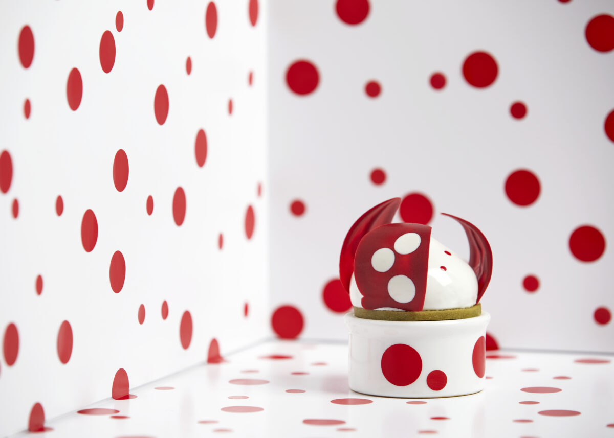 Rosewood London's Mirror Room has re-opened with Art Afternoon Tea inspired by Yayoi Kusama.  Pictured - All My Love For Tulips (Photo Credit: Patricia Niven)