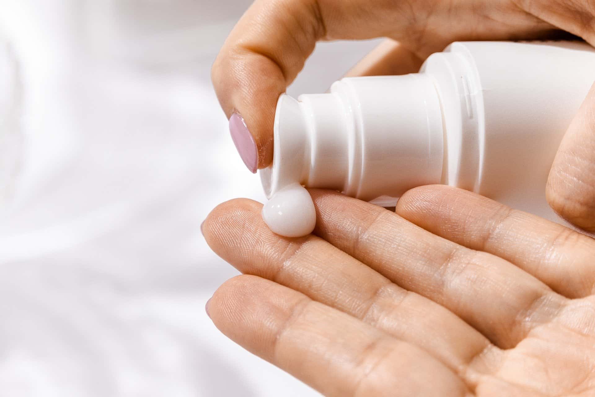 How To Tighten Neck Skin: 4 Tips And Treatments - Always apply sun screen to the neck area Image by <a href="https://pixabay.com/users/adorebeautynz-14675004/?utm_source=link-attribution&utm_medium=referral&utm_campaign=image&utm_content=4713579">AdoreBeautyNZ</a> from <a href="https://pixabay.com/?utm_source=link-attribution&utm_medium=referral&utm_campaign=image&utm_content=4713579">Pixabay</a>