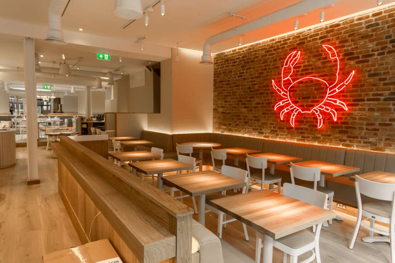 Woodfever and Fons de Visscher pays homage to the signature style of The Seafood Bar with its stylish interiors