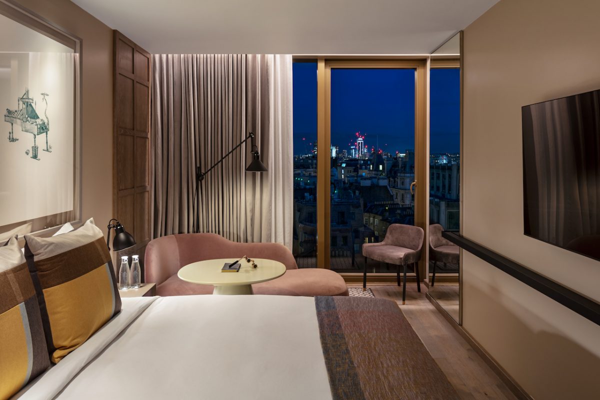 Que tal reservar uma estadia romântica no novo hotel mais badalado de Londres para uma noite inesquecível?  (Crédito da foto: Andrew Beasley)