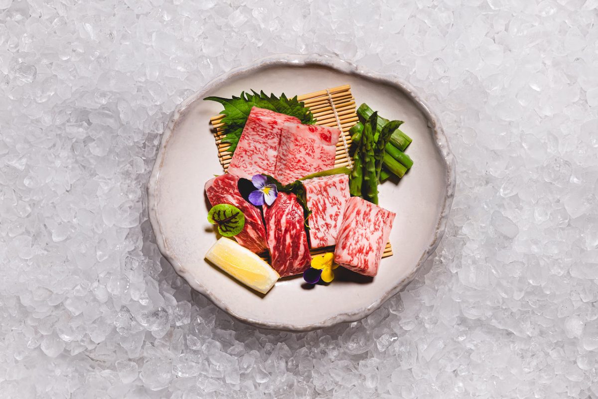 Um banquete muito especial espera na Hot Stone neste Dia dos Namorados, incluindo o prato Kobe Wagyu