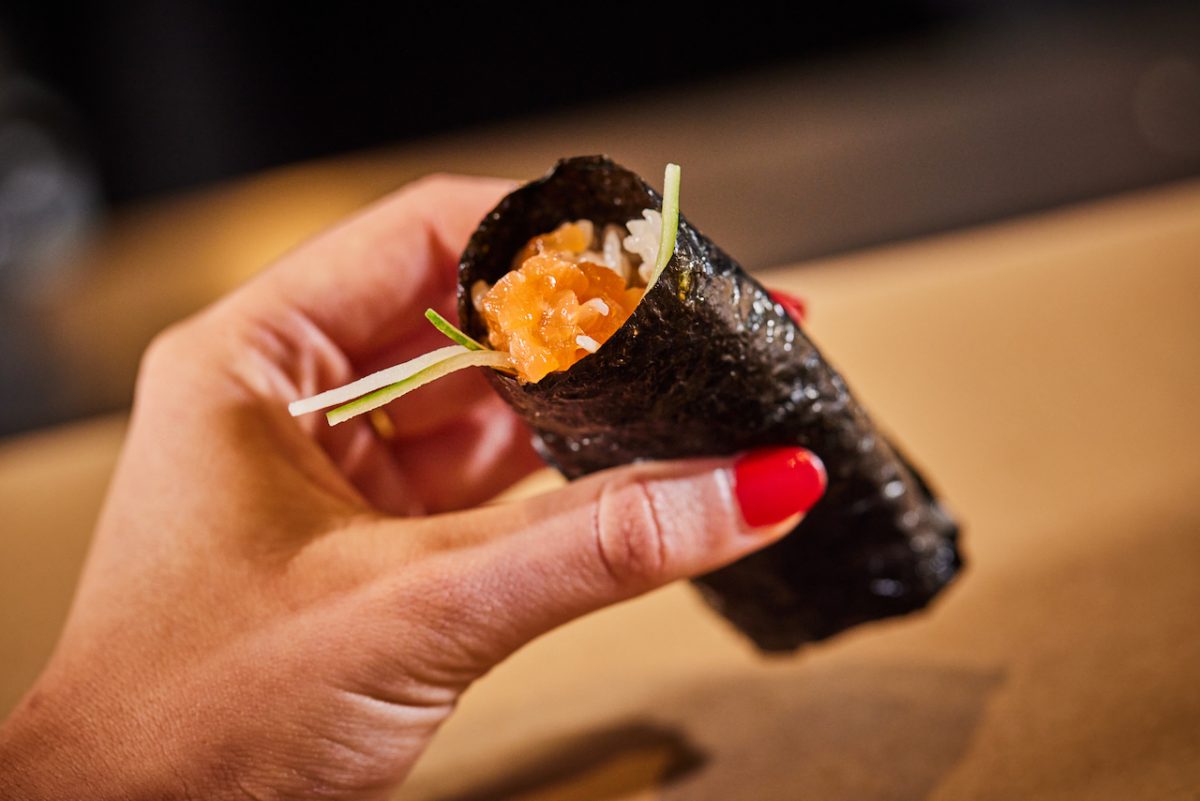 Sushi enrolado à mão é a especialidade do TEMAKI Brixton (Crédito da foto: Charlie McKay)