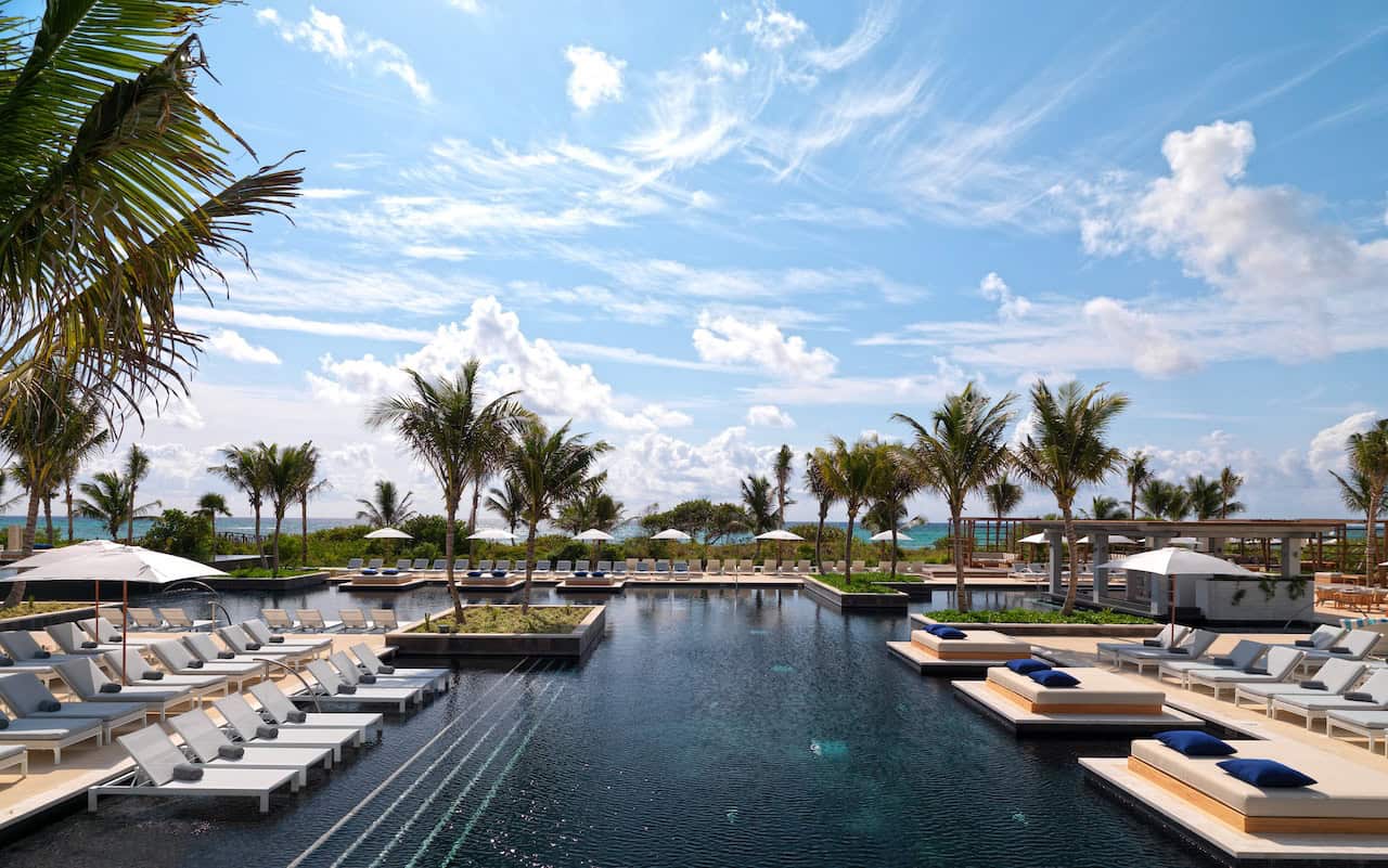 UNICO 20˚87˚ Pool