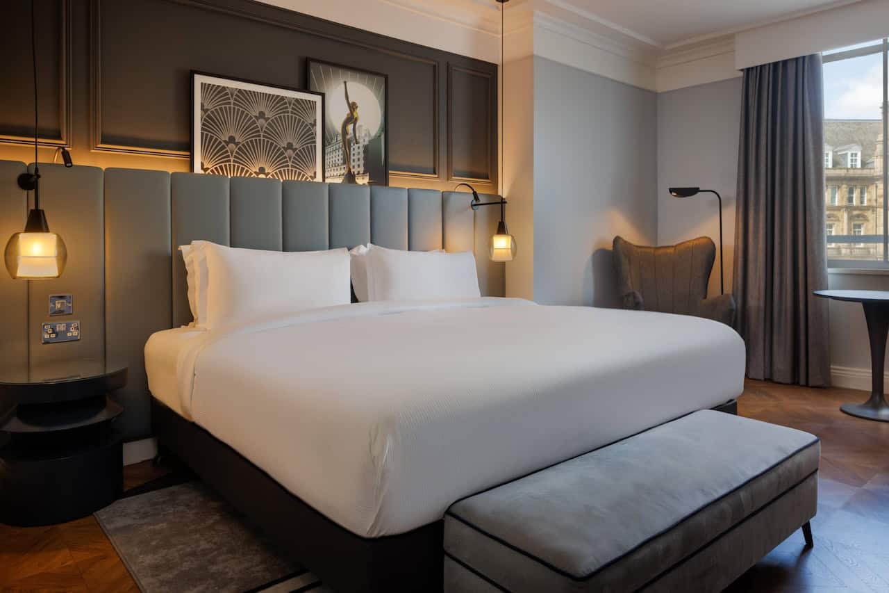 A Superior King City View room at The Queens Hotel overlooking City Square