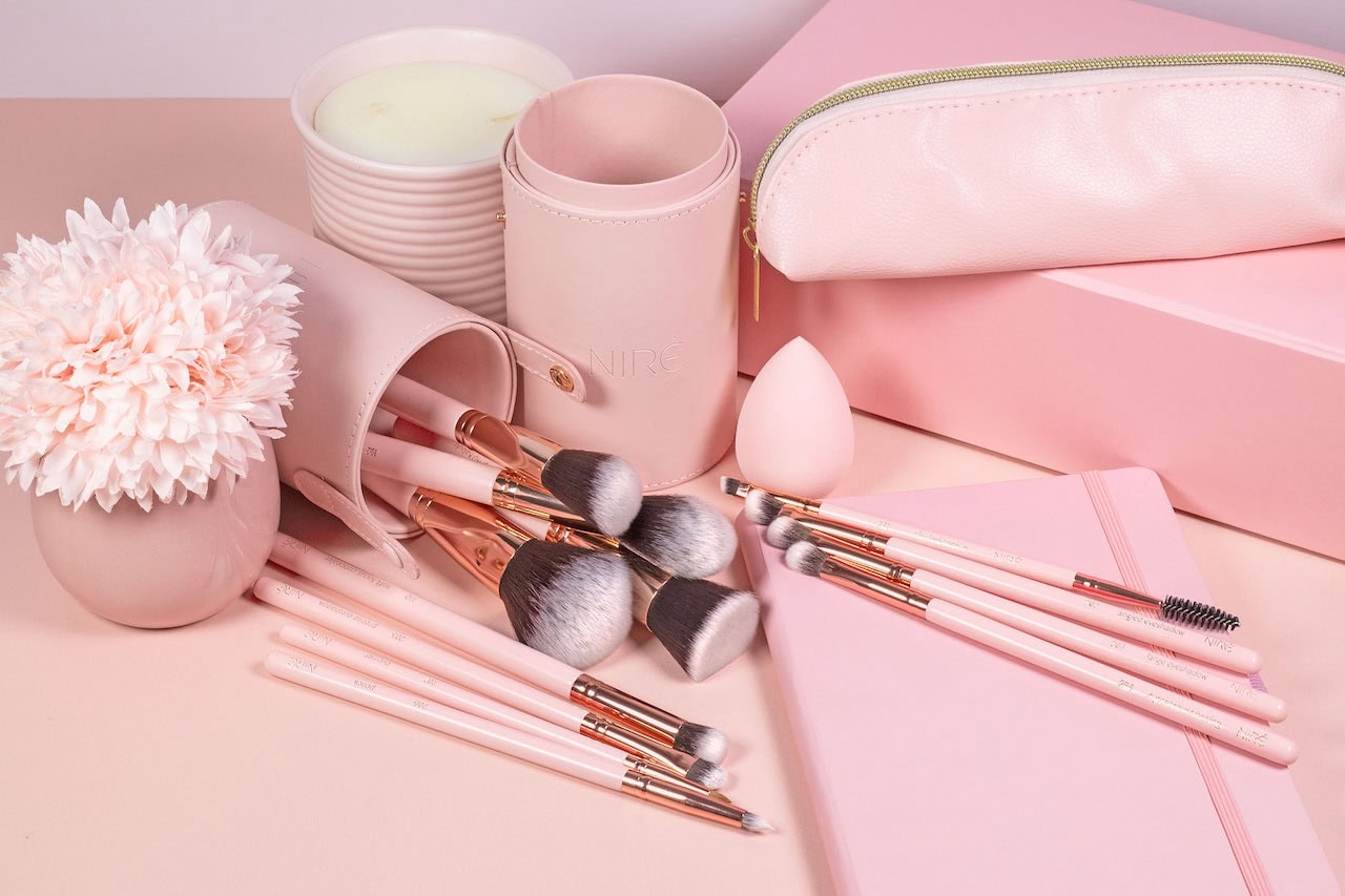 If mum is a make up fanatic, she'll love the Niré Beauty Rose Gold & Pink Artistry Set