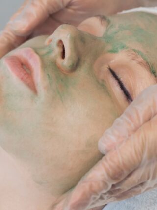 Heleo 4 is a pioneering treatment designed specifically to treat urban skin that been's exposed to pollution