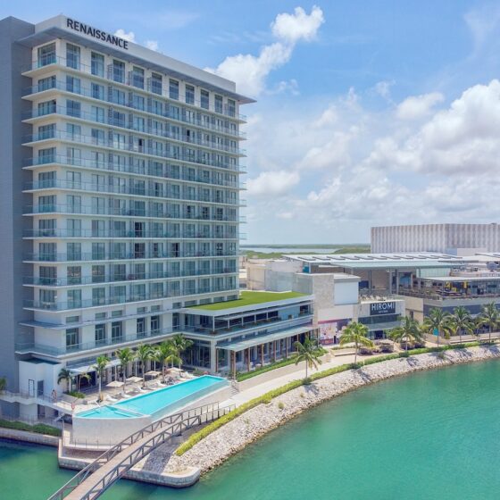 Exterior and marina - Marriott Renaissance Cancun