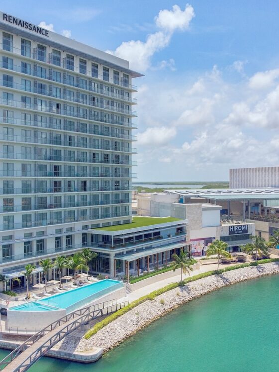 Exterior and marina - Marriott Renaissance Cancun