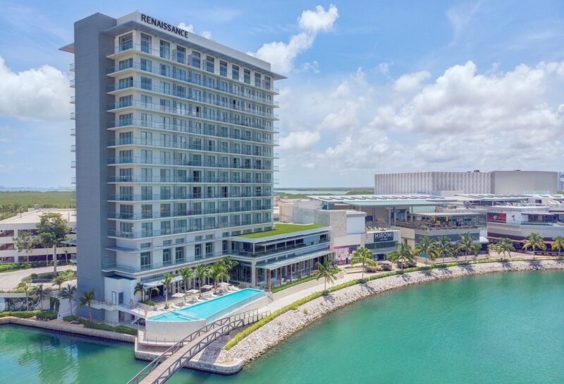 Exterior and marina - Marriott Renaissance Cancun