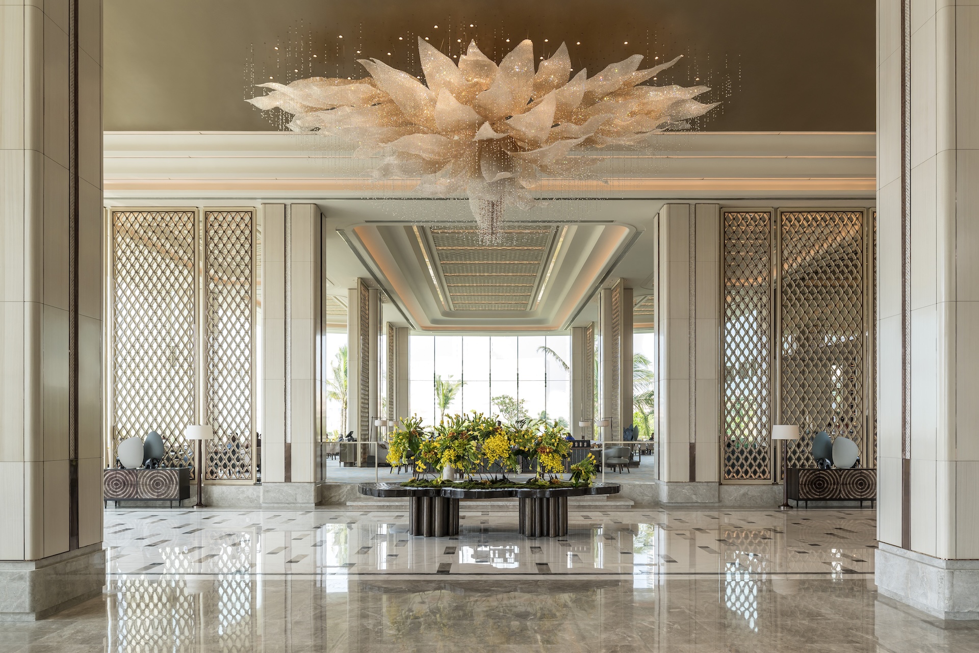 The incredible lobby at Shangri-La Colombo
