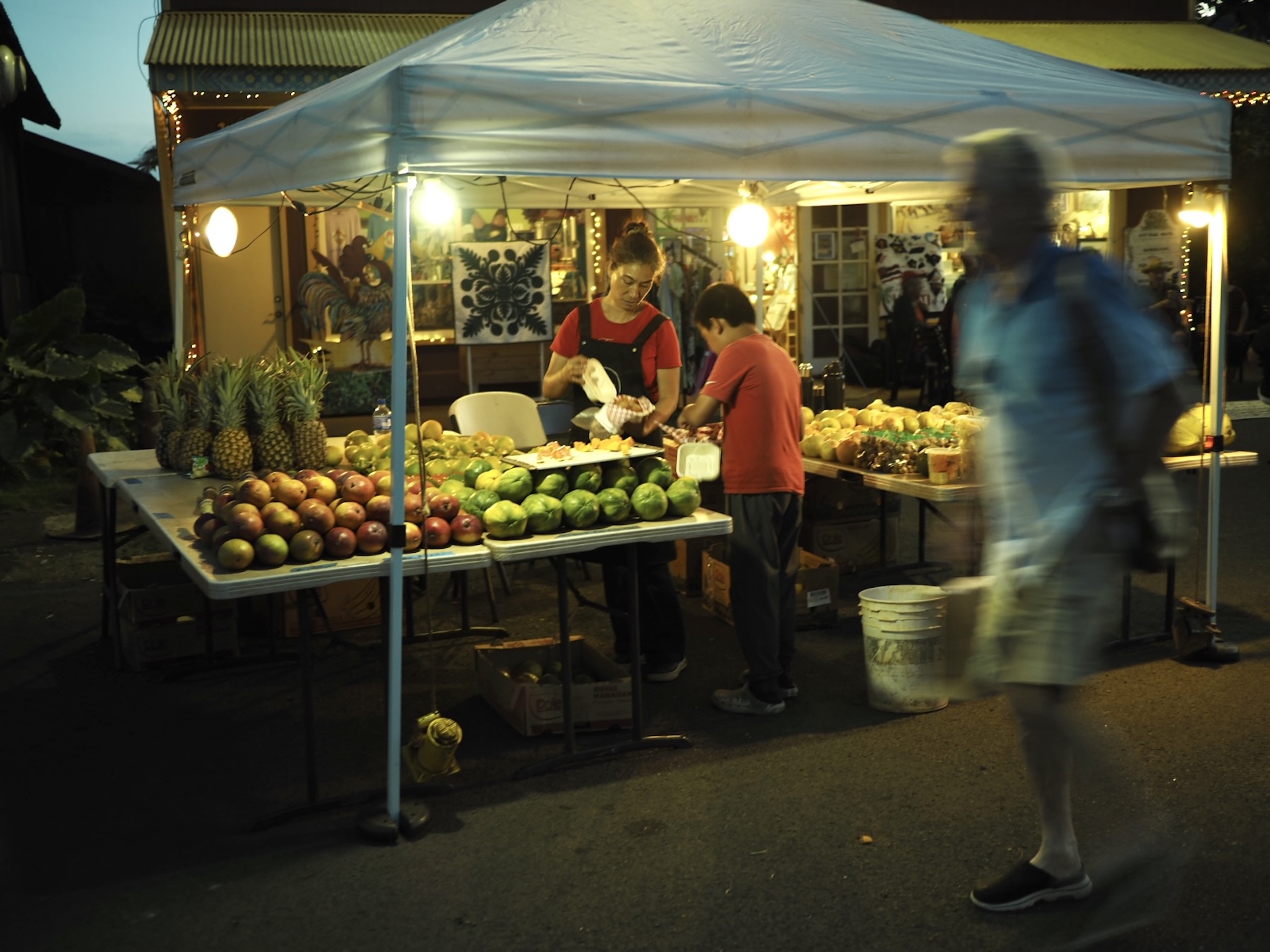 wander through Hanapēpē’s Friday Night Market