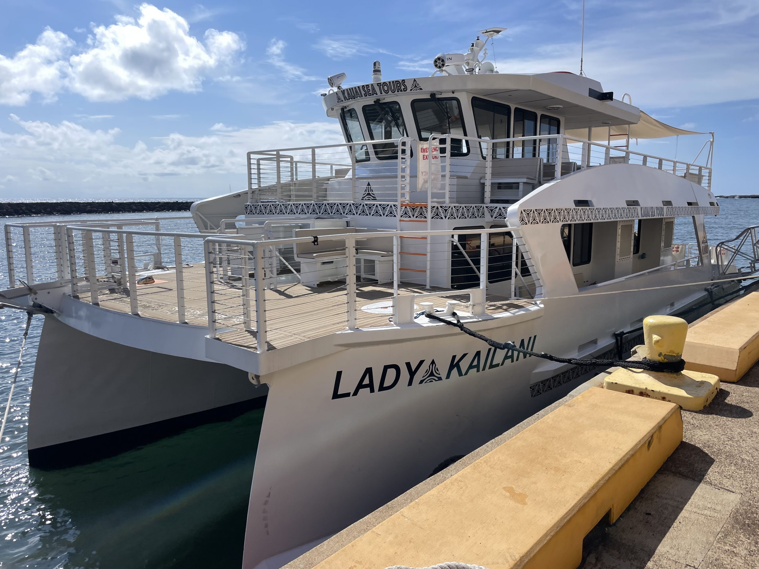 Take a cruise with Kauai Boat Tours