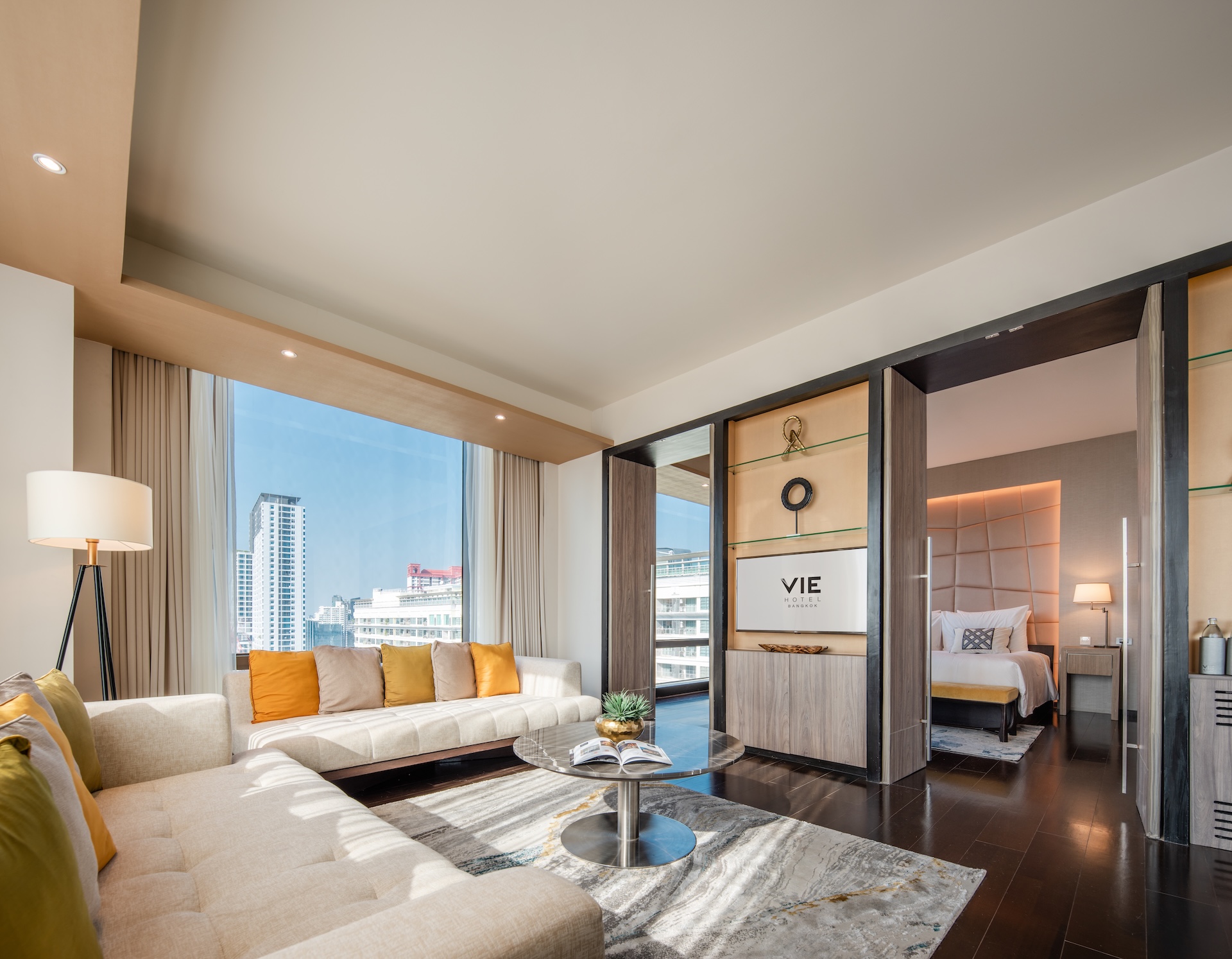 The Deluxe Suite, a 76 square metre sanctuary with floor to ceiling windows and club lounge privileges